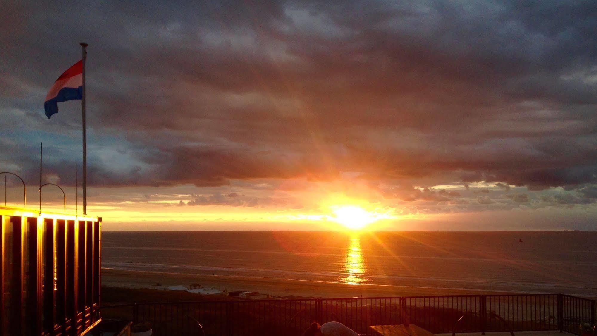 Strandhotel Het Hoge Duin Wijk aan Zee Esterno foto